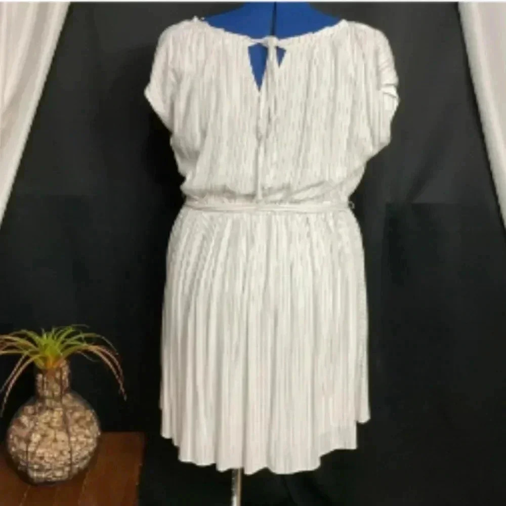 Lauren Conrad size Medium New with tags Pleated round neck midi dress. - Picture 12 of 15